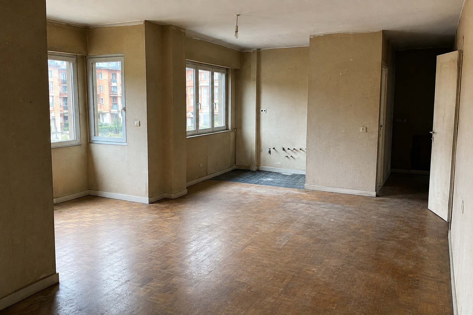 Reforma integral en Oviedo antes de renovar el salón de una vivienda